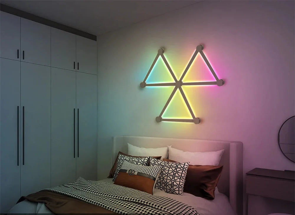 Barras LED Nekoa Lines formando dos triángulos sobre el cabecero de una cama